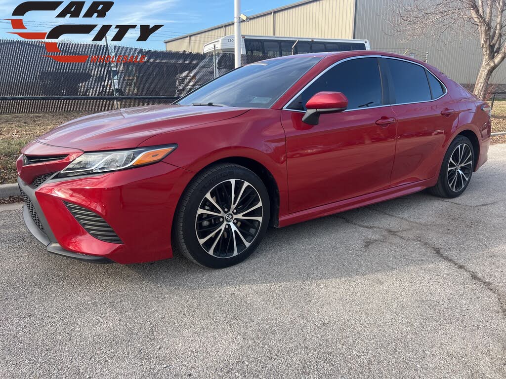 2020 Toyota Camry SE FWD