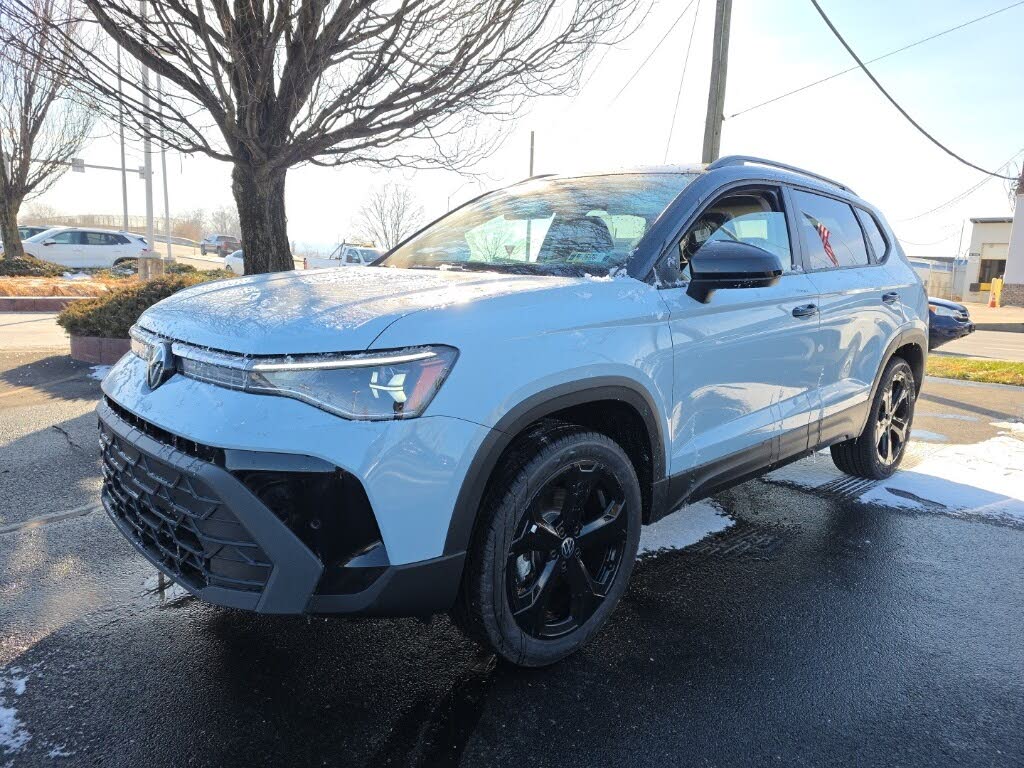 2026 Volkswagen Taos SE Black 4Motion