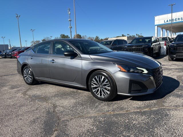 2024 Nissan Altima 2.5 SV FWD