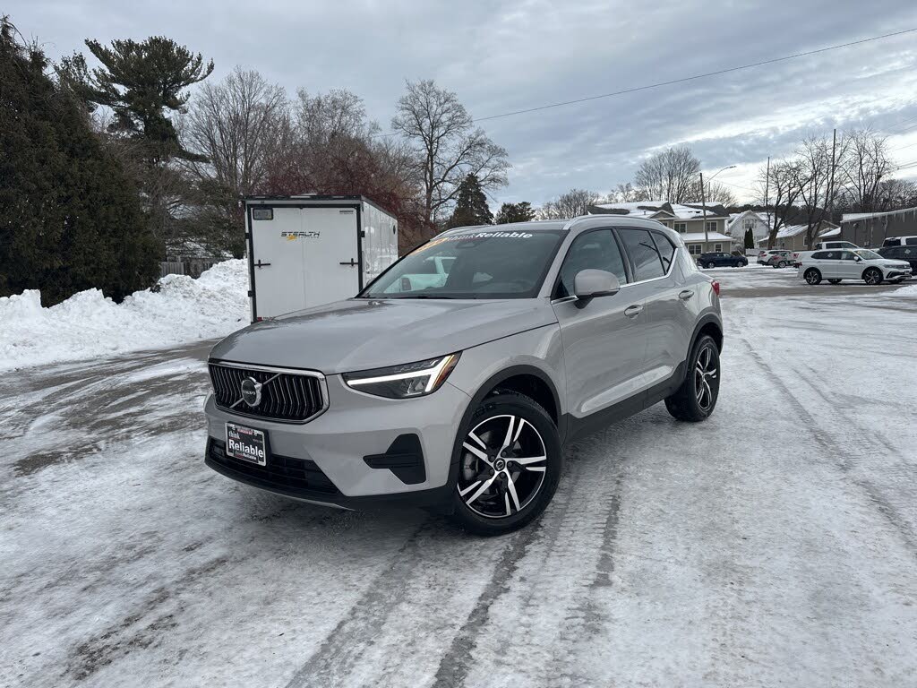 2025 Volvo XC40 B5 Core Bright Theme AWD