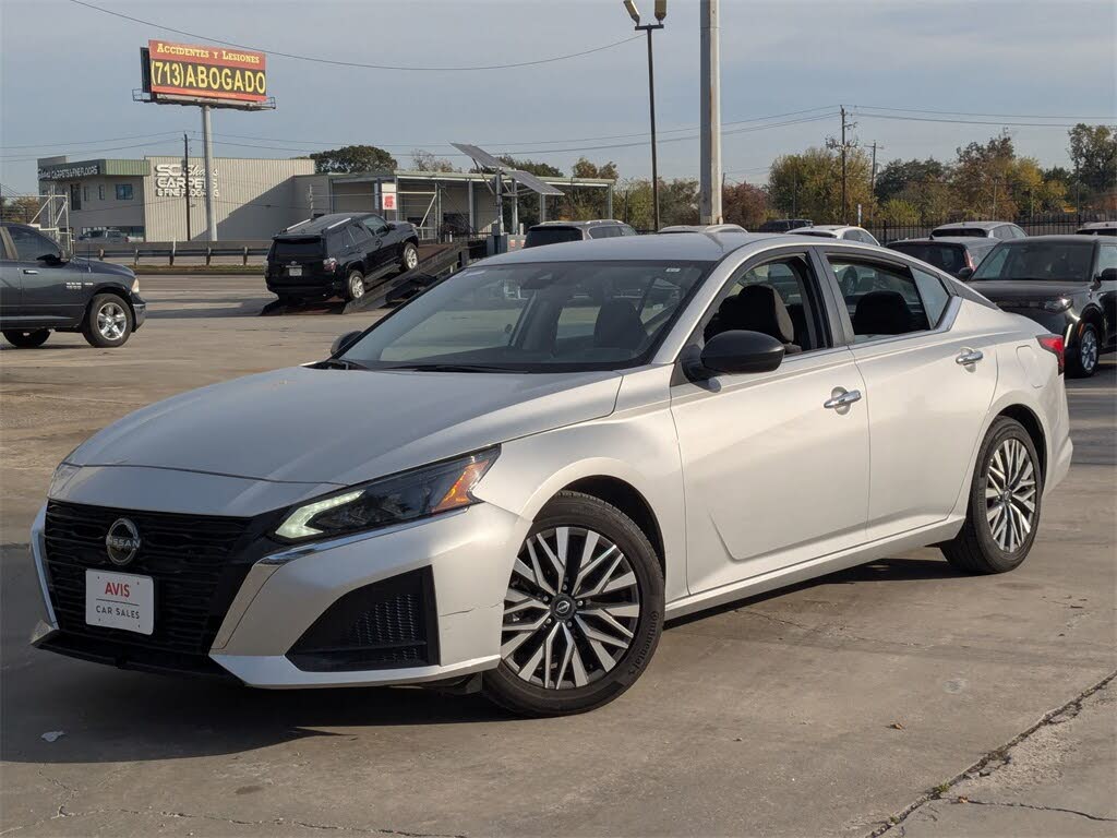 2024 Nissan Altima 2.5 SV FWD