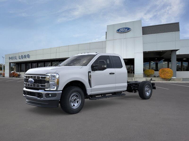 2025 Ford F-350 Super Duty Chassis XL SuperCab 4WD