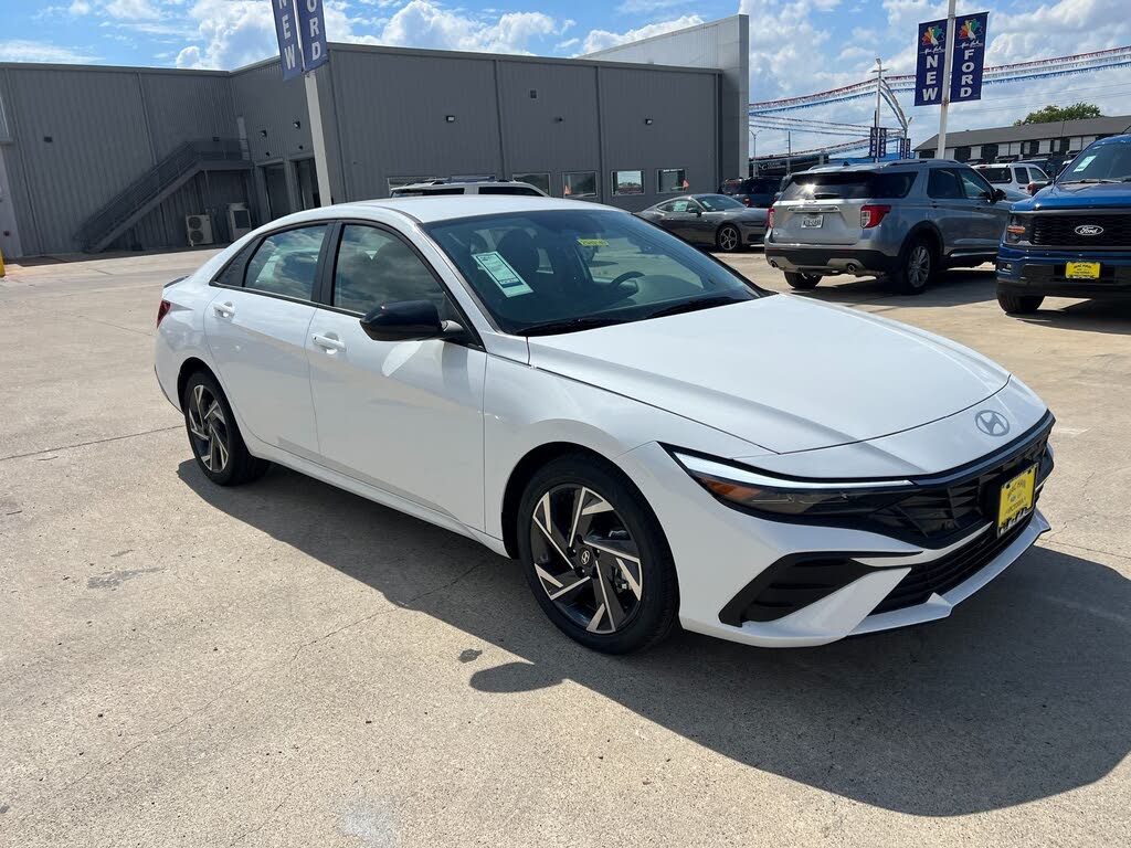 2025 Hyundai Elantra SEL Sport FWD