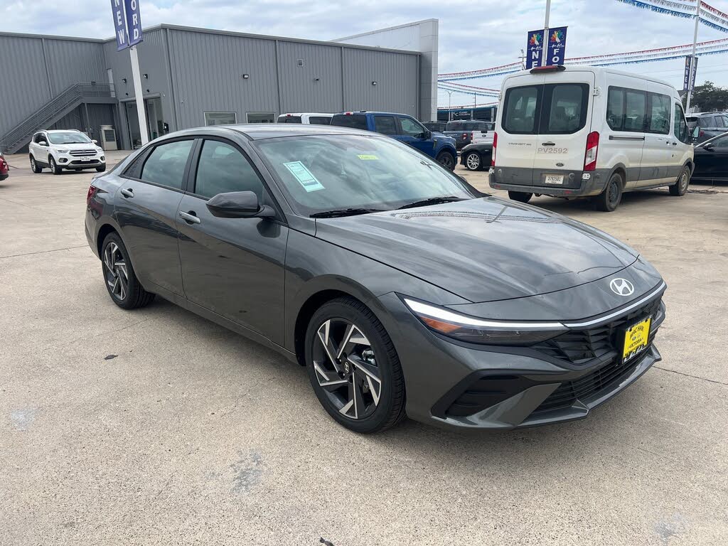 2025 Hyundai Elantra SEL Sport FWD