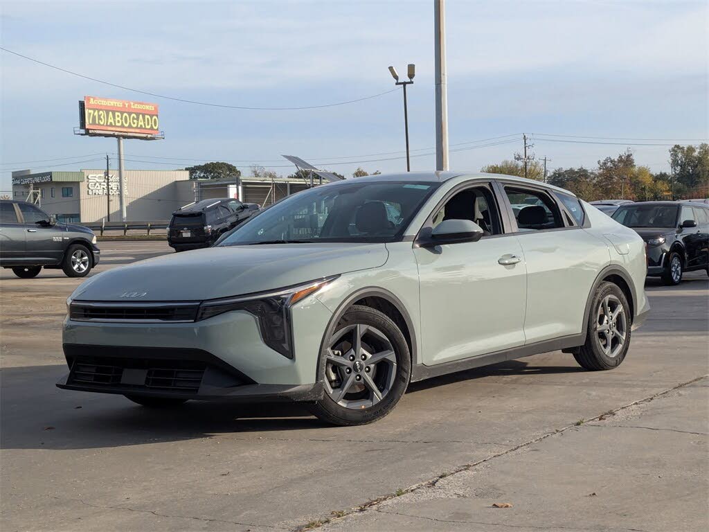 2025 Kia K4 LXS FWD