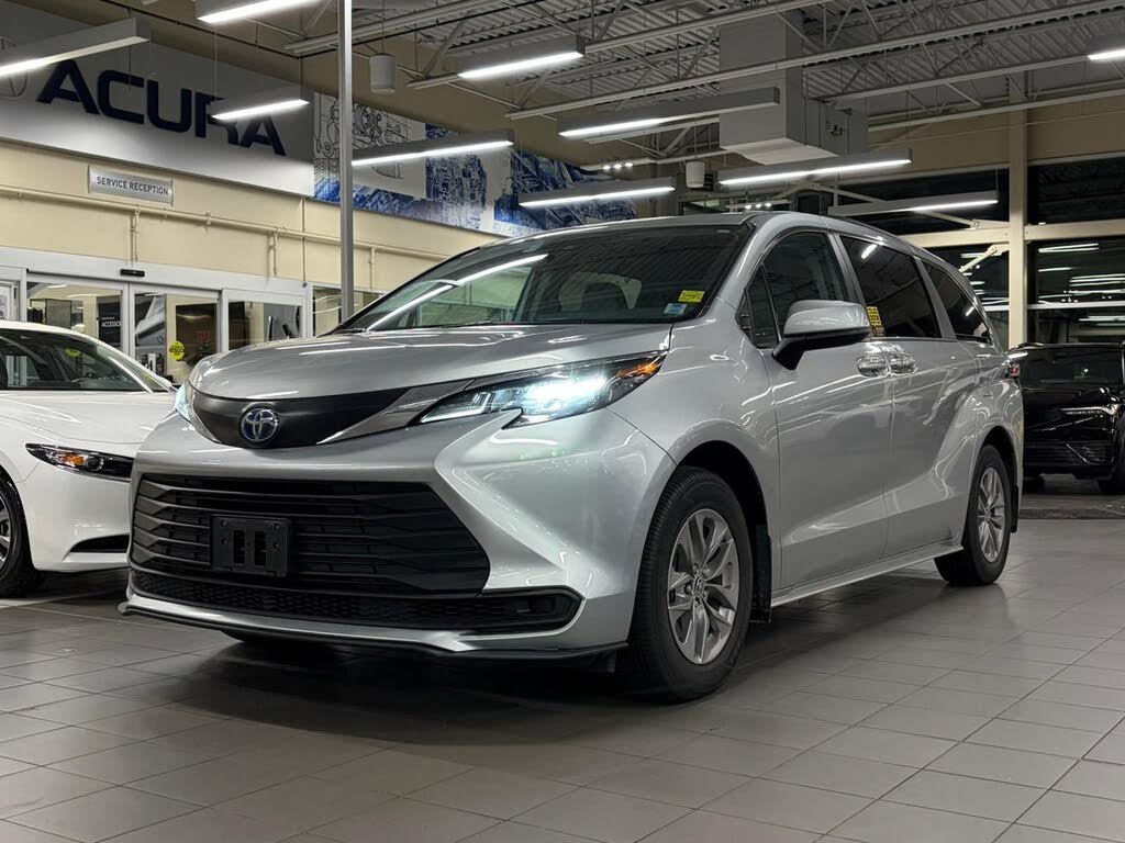 Toyota Sienna LE 8-Passenger AWD 2024