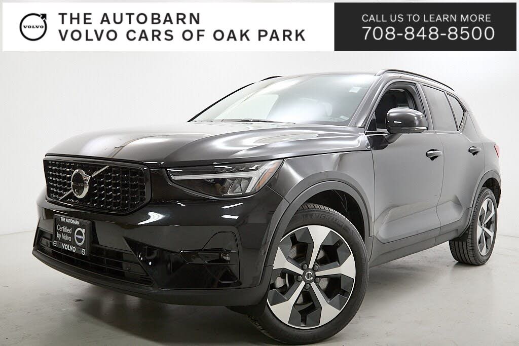 2024 Volvo XC40 B5 Plus Dark Theme AWD