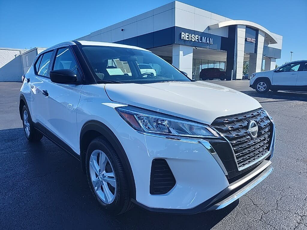 2025 Nissan Kicks Play S FWD