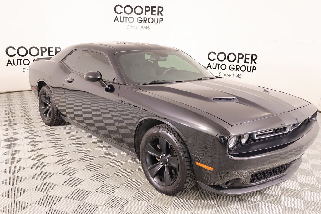 2017 Dodge Challenger SXT RWD