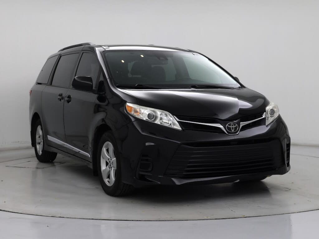 2019 Toyota Sienna LE 7-Passenger FWD with Auto-Access Seat
