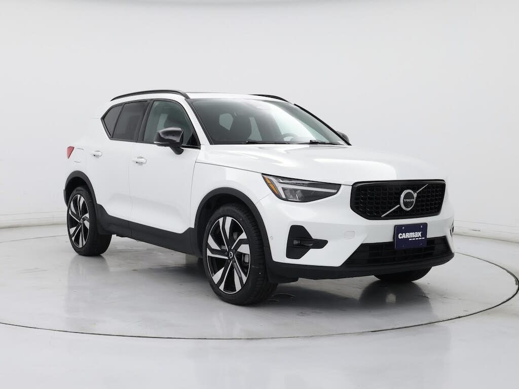 2025 Volvo XC40 B5 Plus Dark Theme AWD