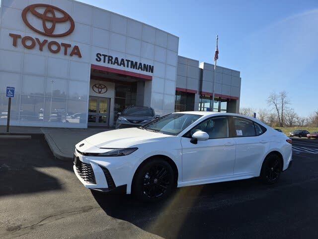 2026 Toyota Camry SE AWD