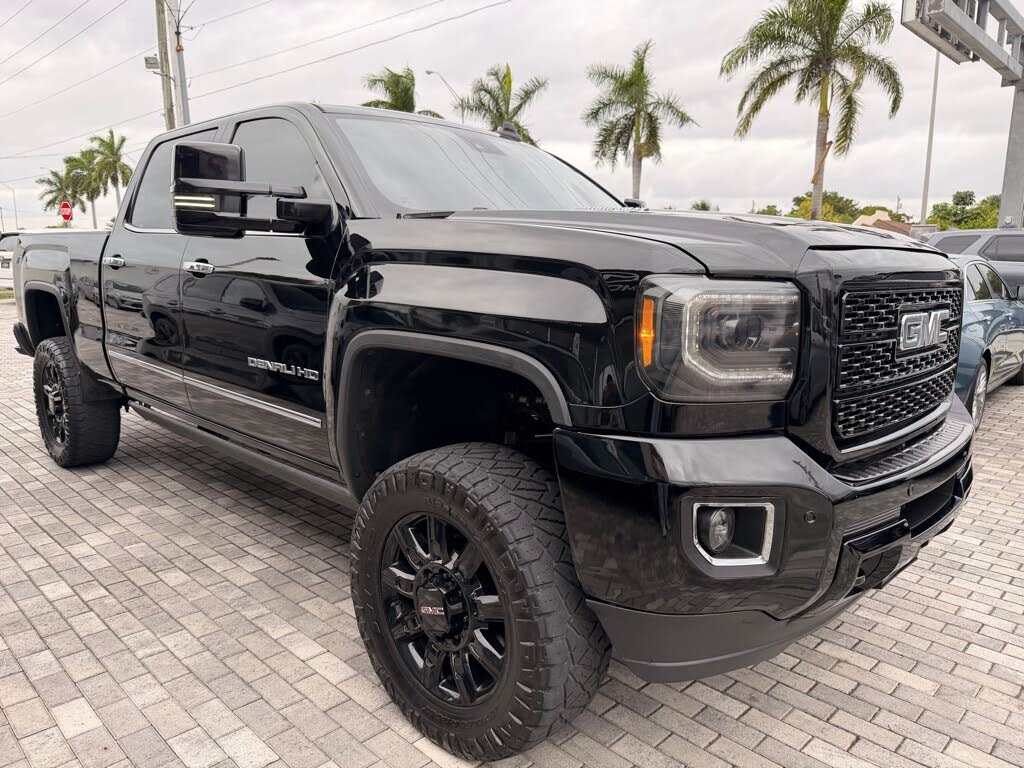 2015 GMC Sierra 2500HD Denali Crew Cab SB 4WD