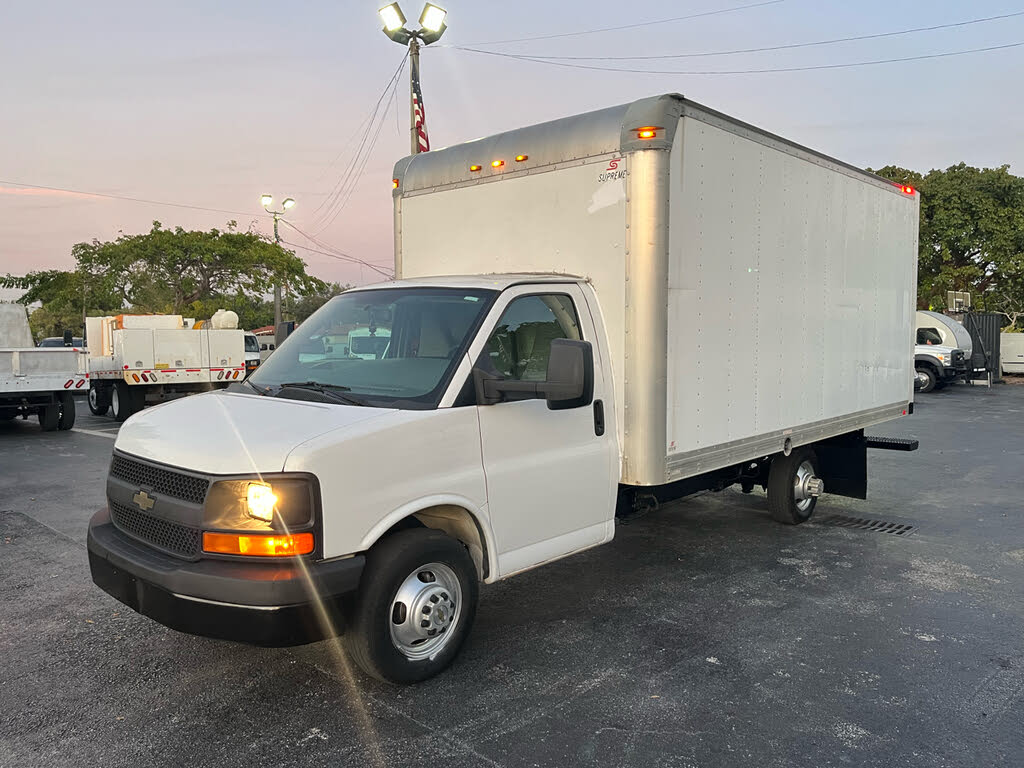 2017 Chevrolet Express Chassis 3500 177 Cutaway RWD