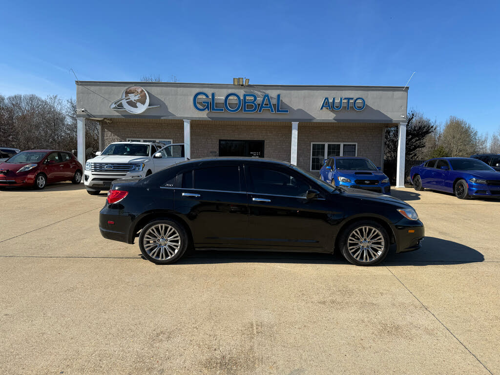 2012 Chrysler 200 Limited Sedan FWD