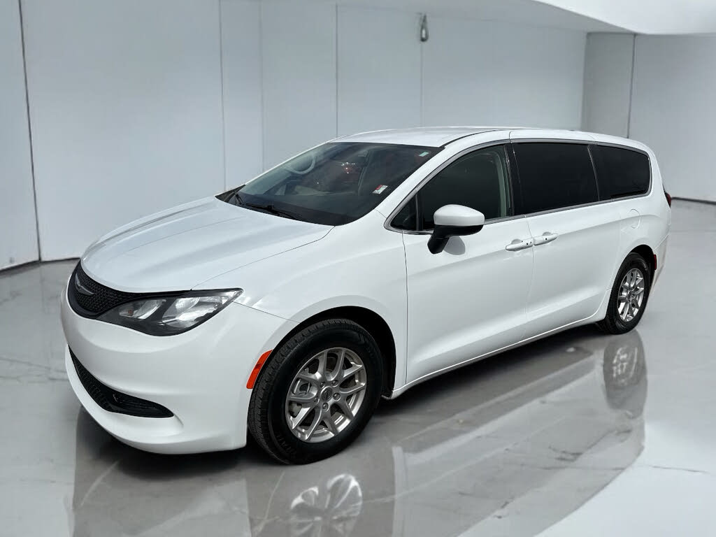 2023 Chrysler Voyager LX FWD