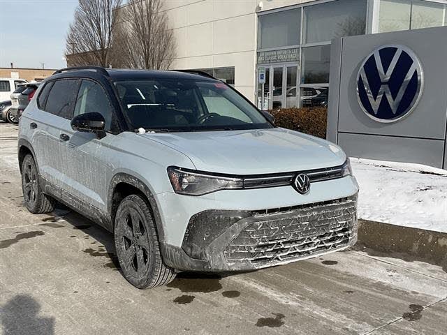 2026 Volkswagen Taos SE Black 4Motion