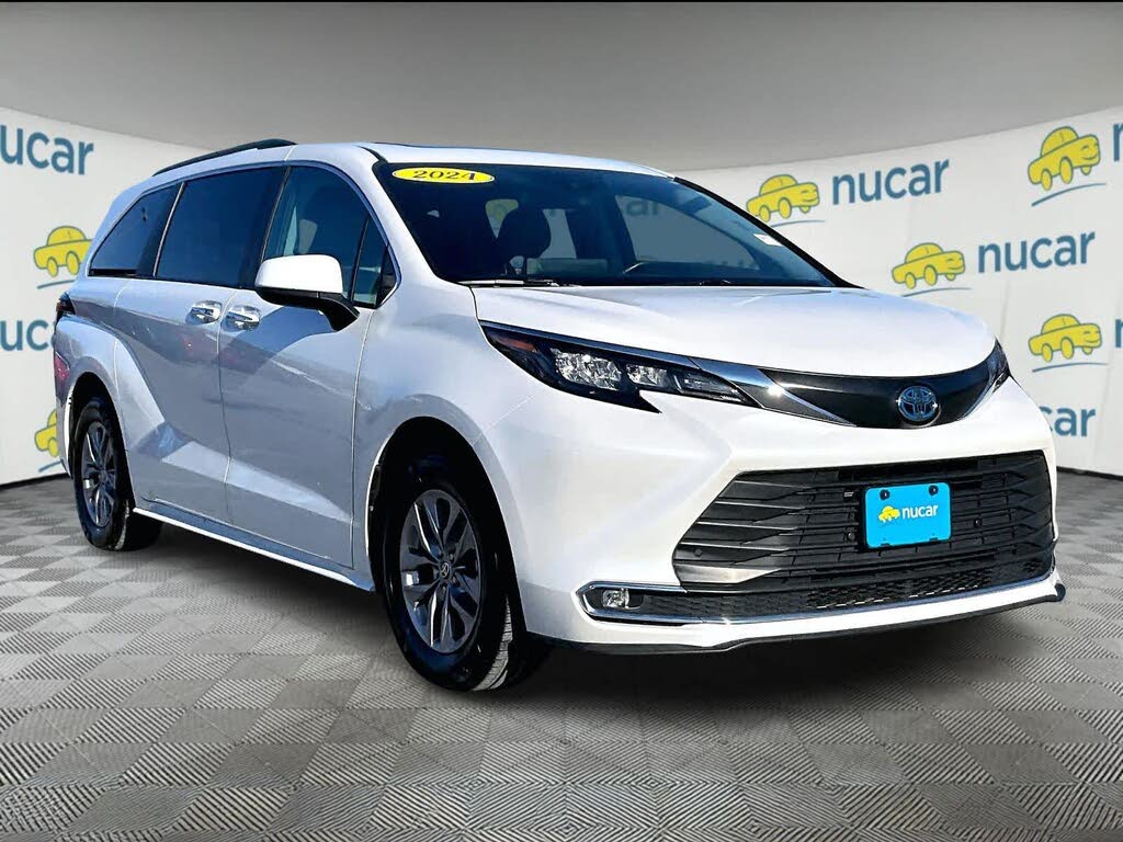 2024 Toyota Sienna XLE 7-Passenger FWD