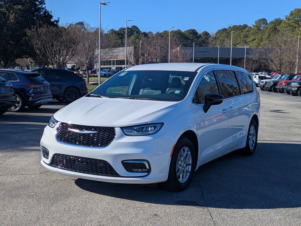 2026 Chrysler Pacifica Select FWD