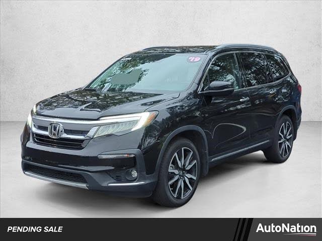 2019 Honda Pilot Touring FWD with Rear Captain's Chairs