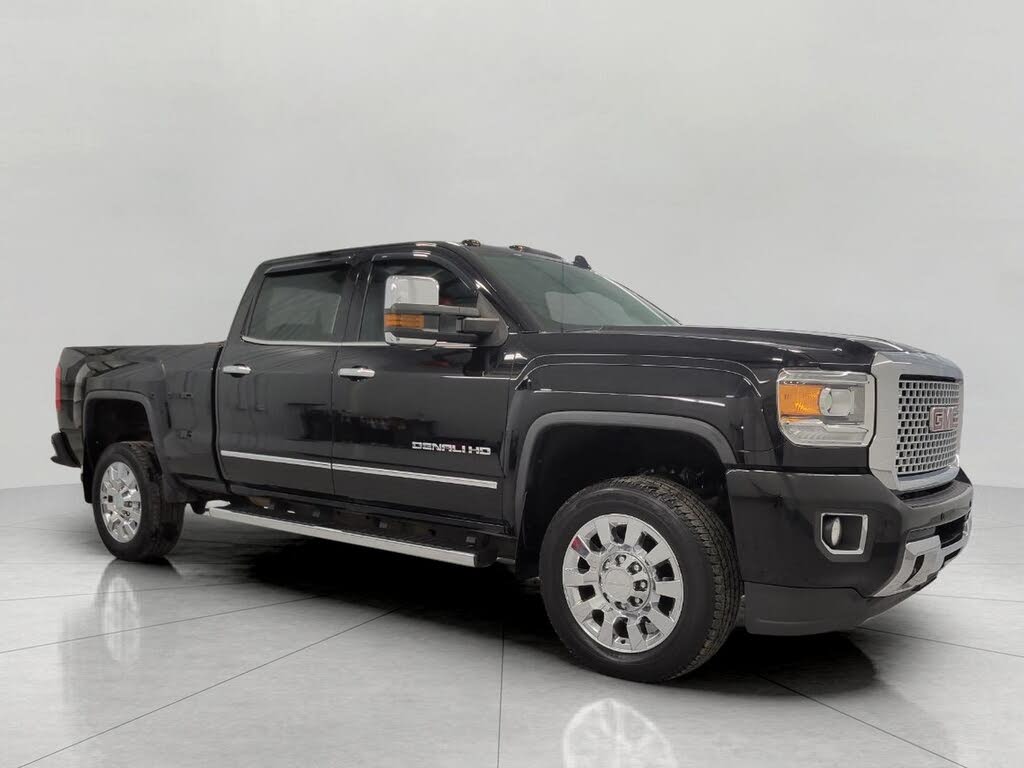 2017 GMC Sierra 2500HD Denali Crew Cab SB 4WD