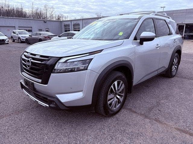 2023 Nissan Pathfinder SL FWD