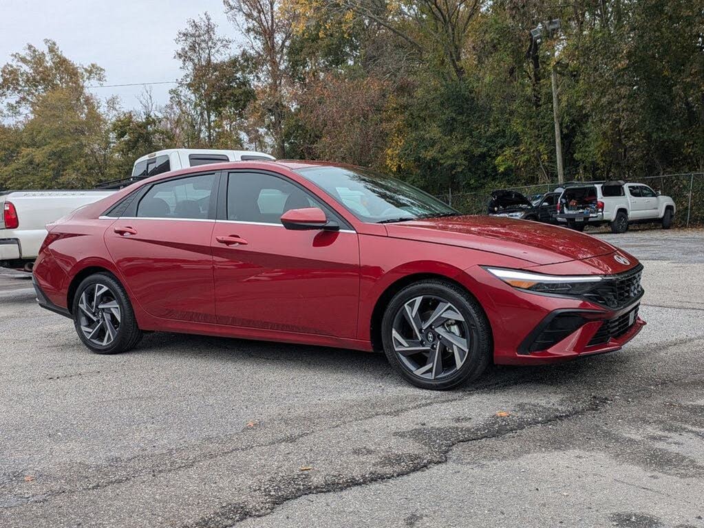 2024 Hyundai Elantra SEL FWD