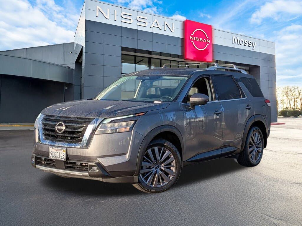 2022 Nissan Pathfinder SL FWD