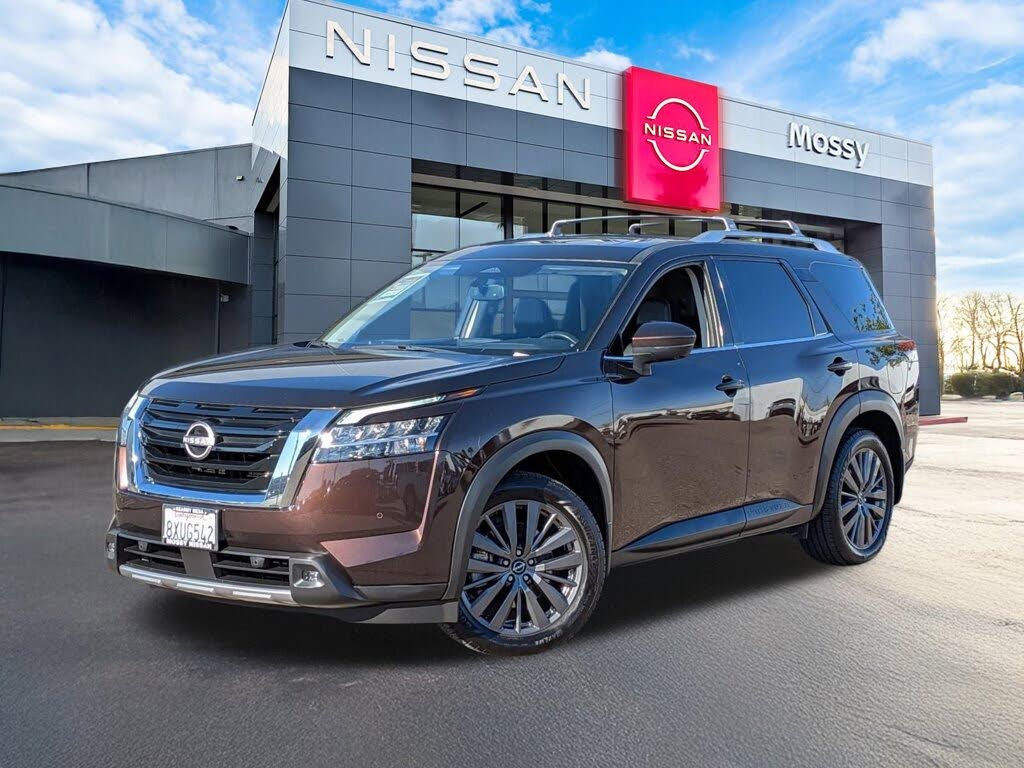 2022 Nissan Pathfinder SL FWD