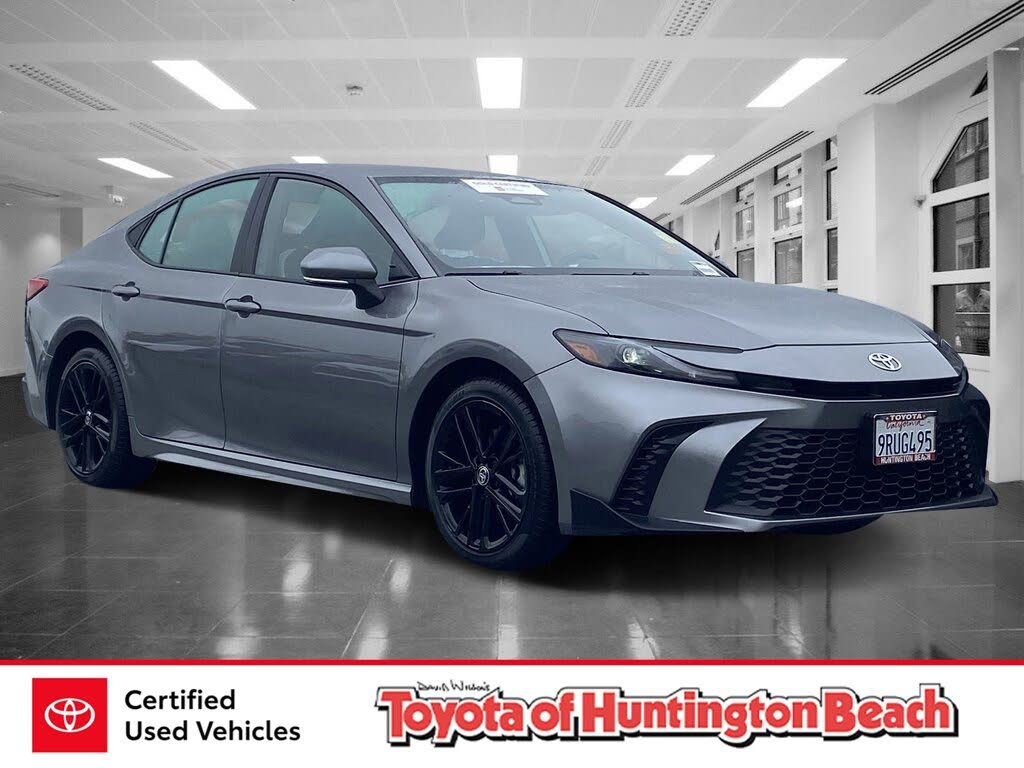 2025 Toyota Camry SE FWD