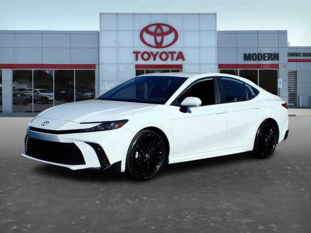 2025 Toyota Camry SE FWD