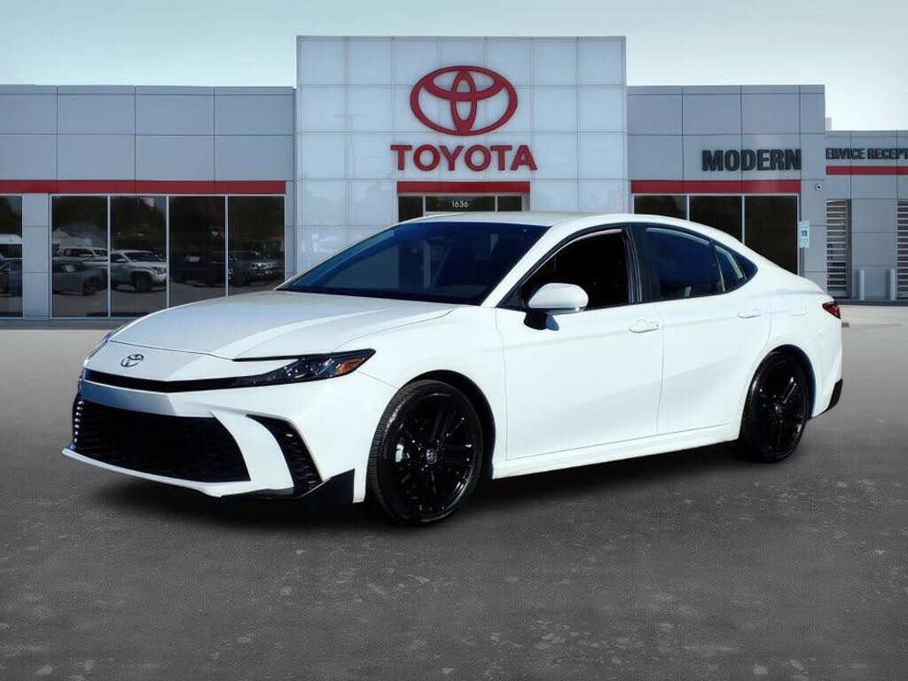 2025 Toyota Camry SE FWD