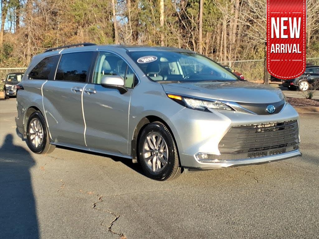 2022 Toyota Sienna XLE 7-Passenger FWD