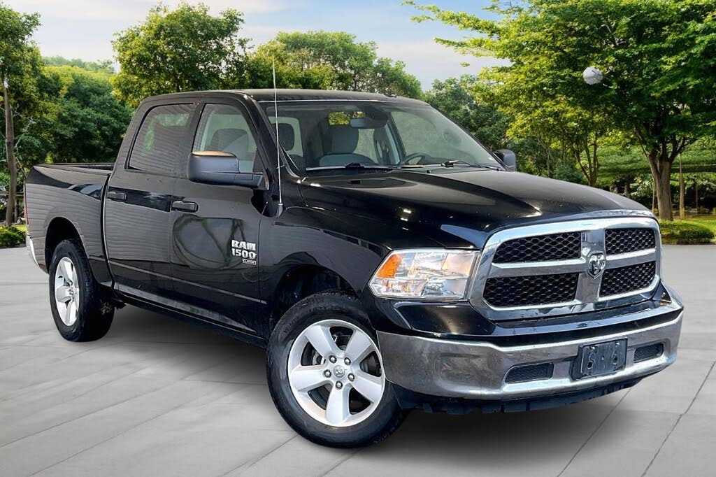 RAM 1500 Classic SLT Crew Cab 4WD 2023