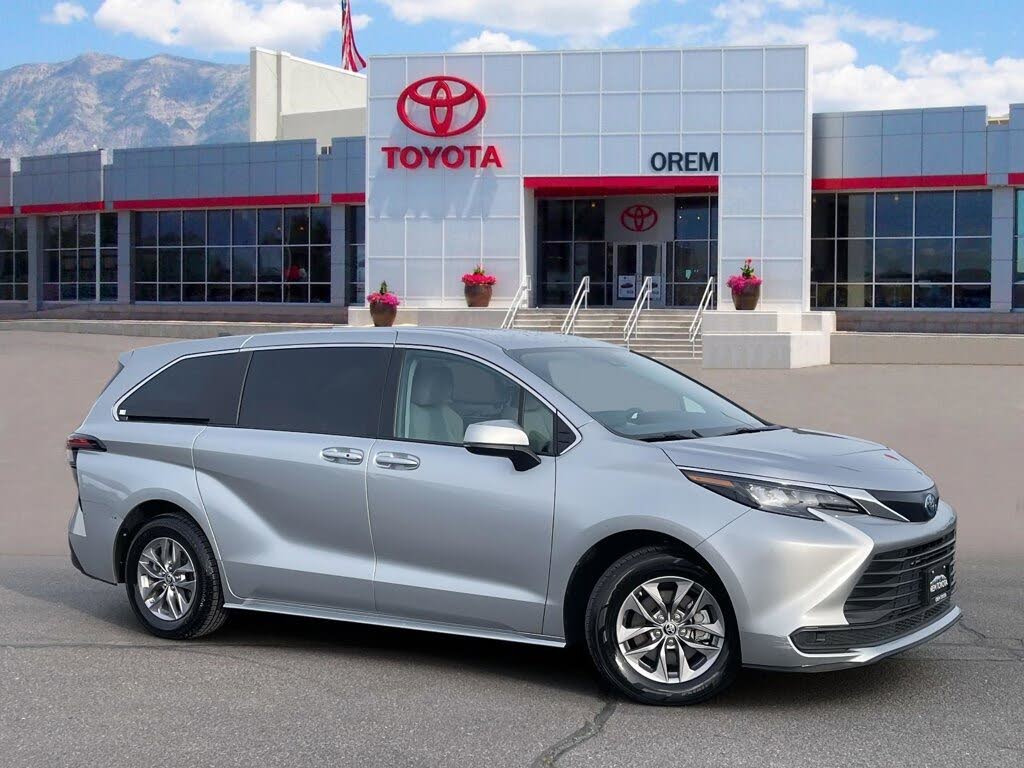 2024 Toyota Sienna LE 8-Passenger AWD