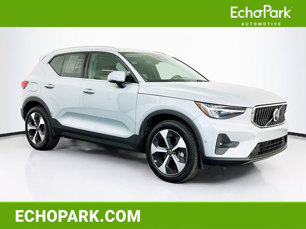 2025 Volvo XC40 B5 Plus Bright Theme AWD