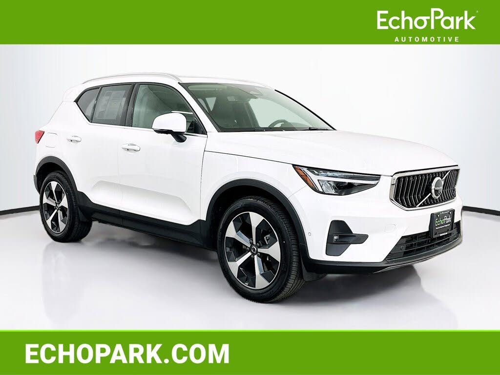2025 Volvo XC40 B5 Plus Bright Theme AWD