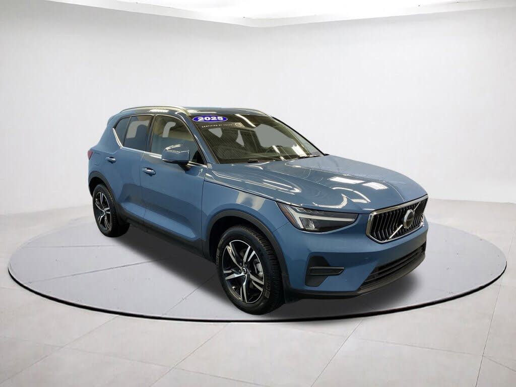 2025 Volvo XC40 B5 Core Bright Theme AWD