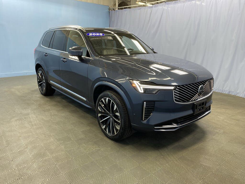 2025 Volvo XC90 B5 Plus Bright Theme 7-Passenger AWD