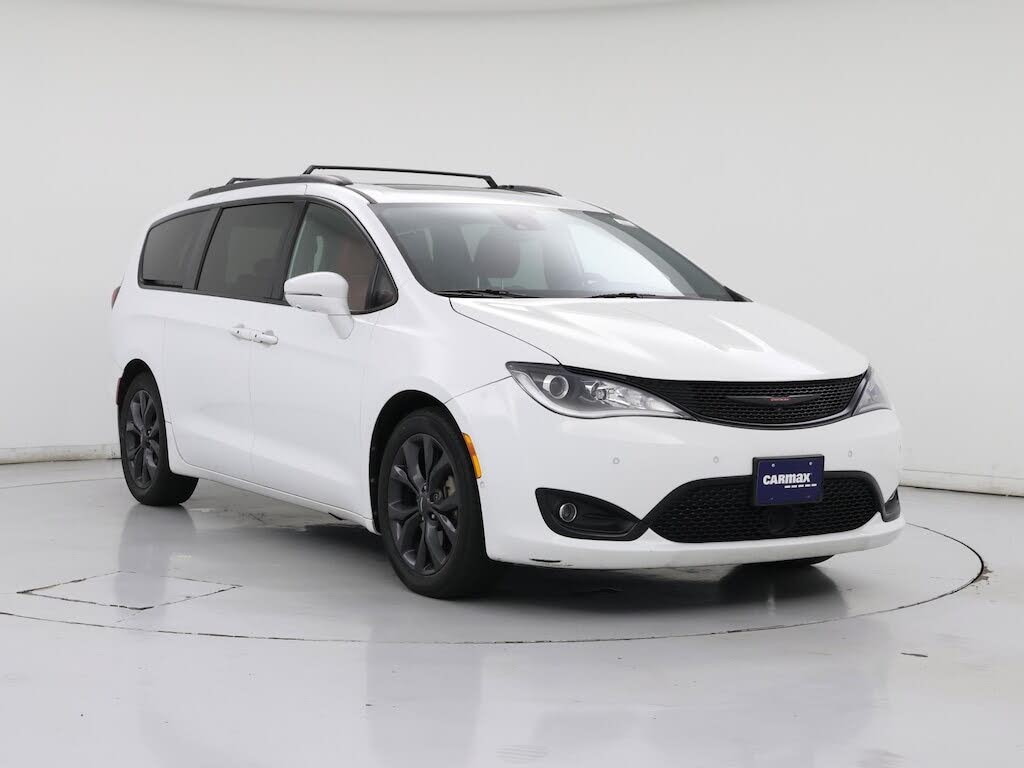 2020 Chrysler Pacifica Limited Red S FWD