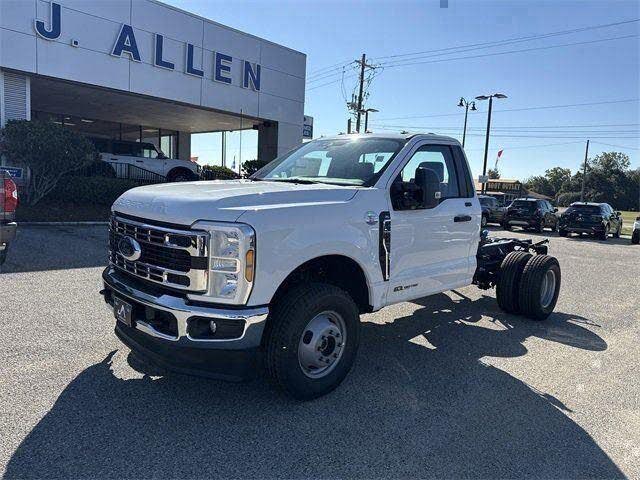 2026 Ford F-350 Super Duty Chassis XL Regular Cab DRW 4WD