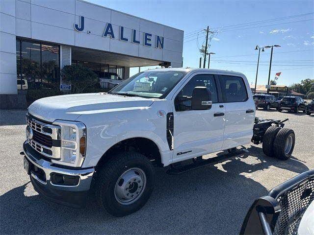 2026 Ford F-350 Super Duty Chassis XL Crew Cab DRW 4WD
