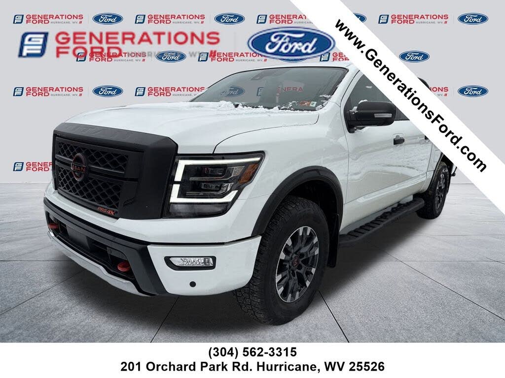 2024 Nissan Titan PRO-4X Crew Cab 4WD