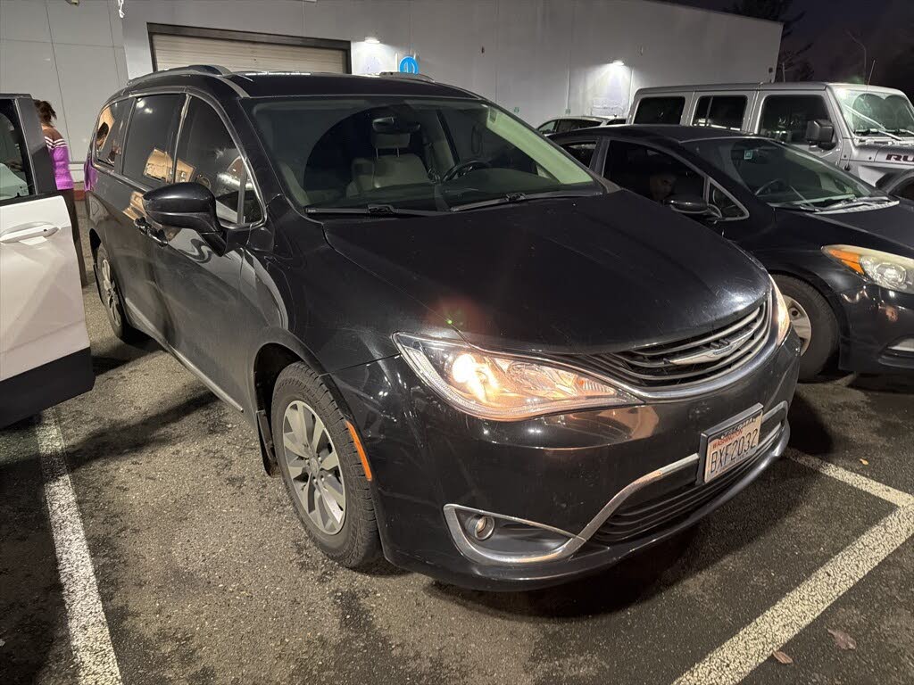 2018 Chrysler Pacifica Hybrid Touring L FWD