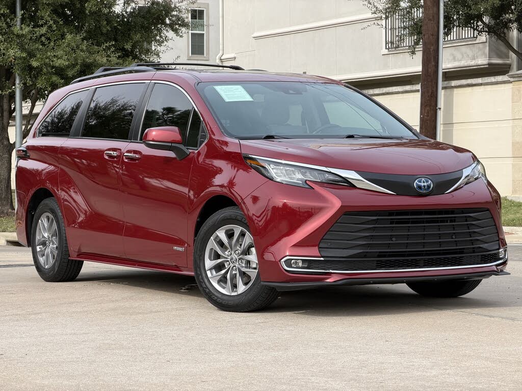 2021 Toyota Sienna XLE 7-Passenger FWD
