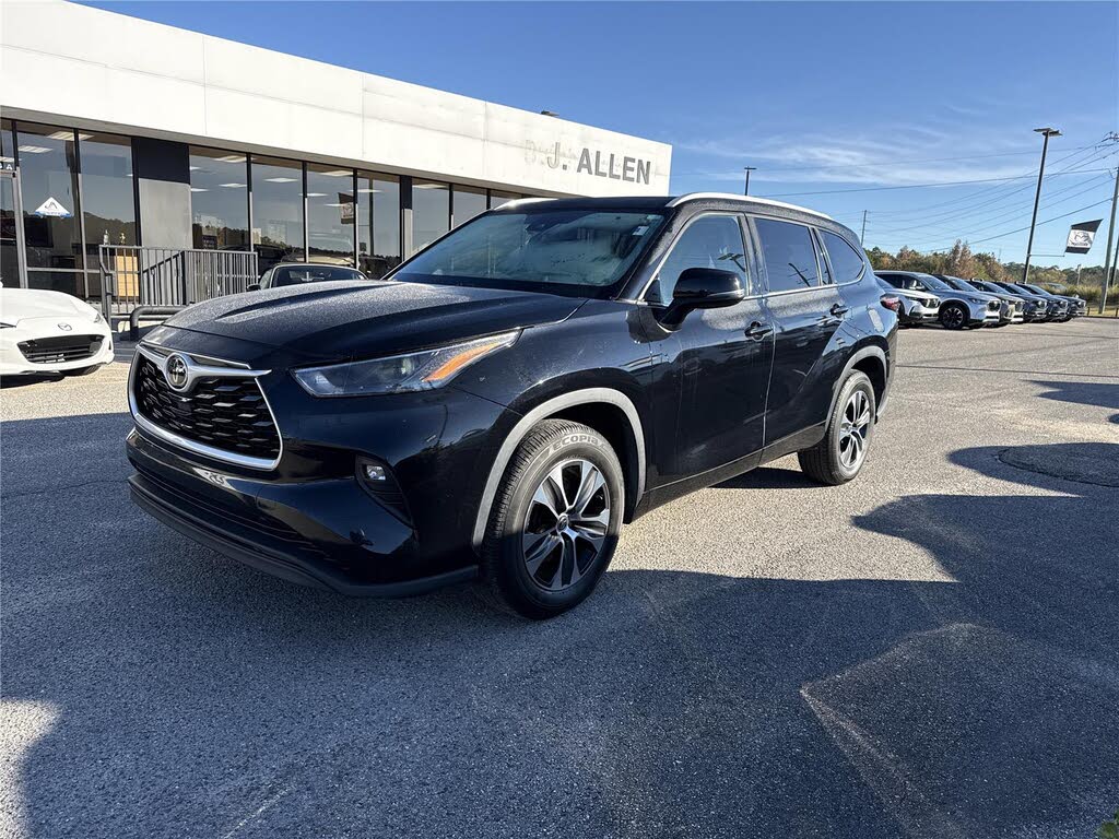 2022 Toyota Highlander XLE FWD