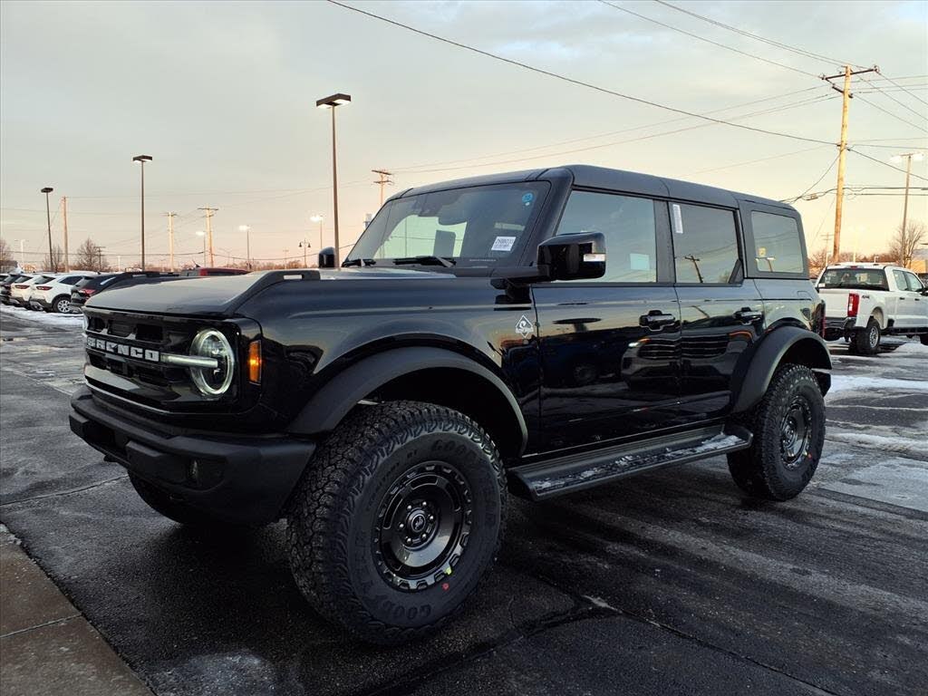2025 Ford Bronco Outer Banks 4-Door 4WD