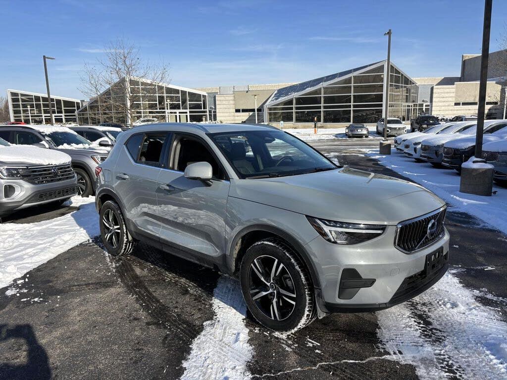 2025 Volvo XC40 B5 Core Bright Theme AWD