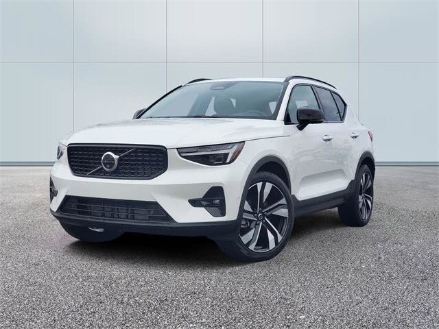 2025 Volvo XC40 B5 Plus Dark Theme AWD