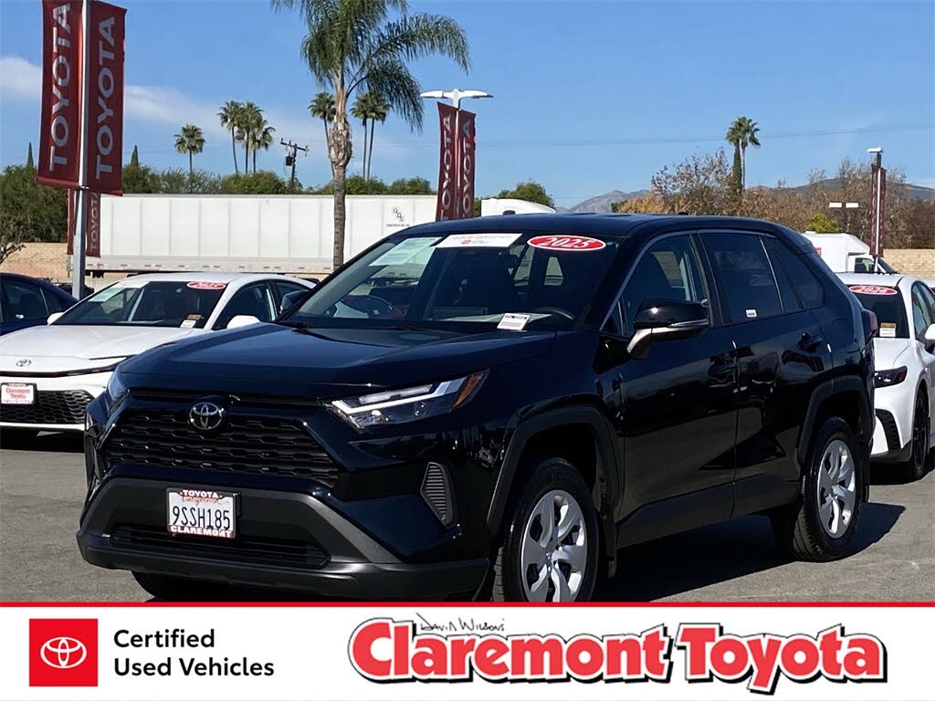 2025 Toyota RAV4 LE FWD